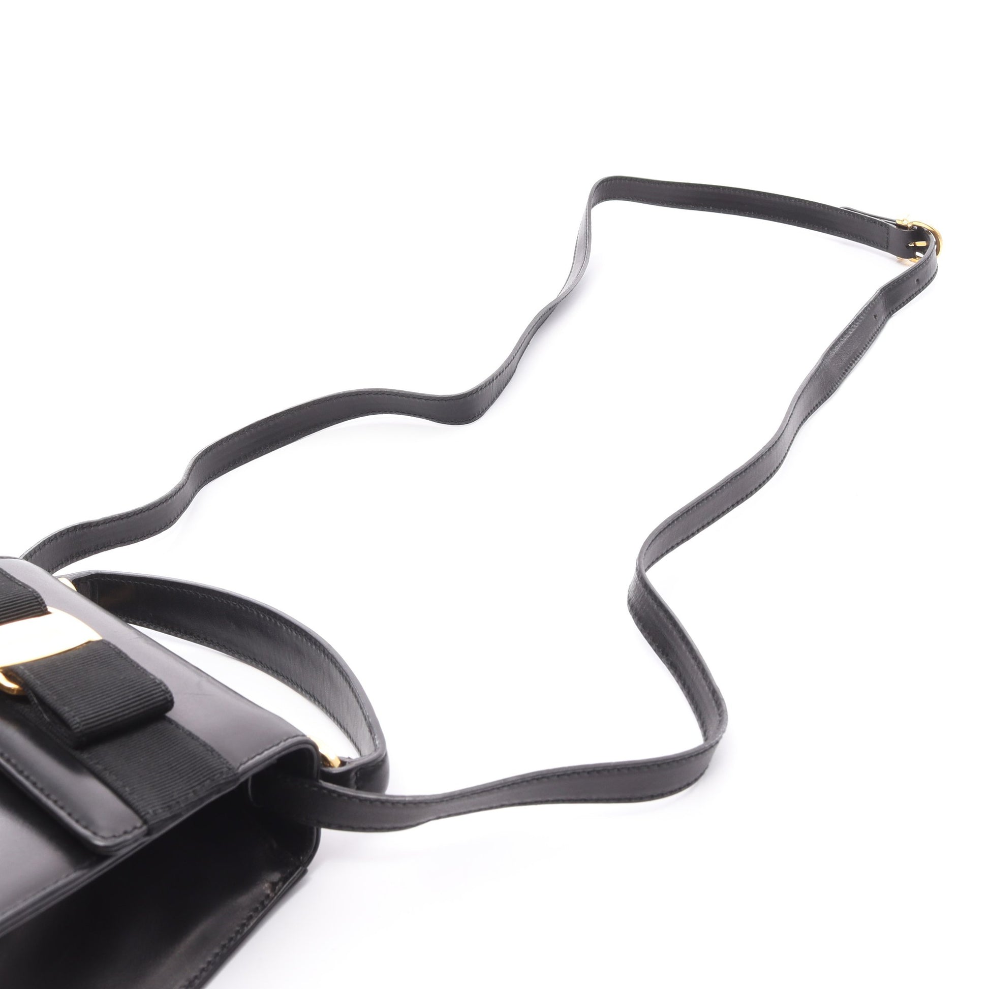 ヴァラリボン ハンドバッグ レザー ブラック 2WAY サルヴァトーレ  